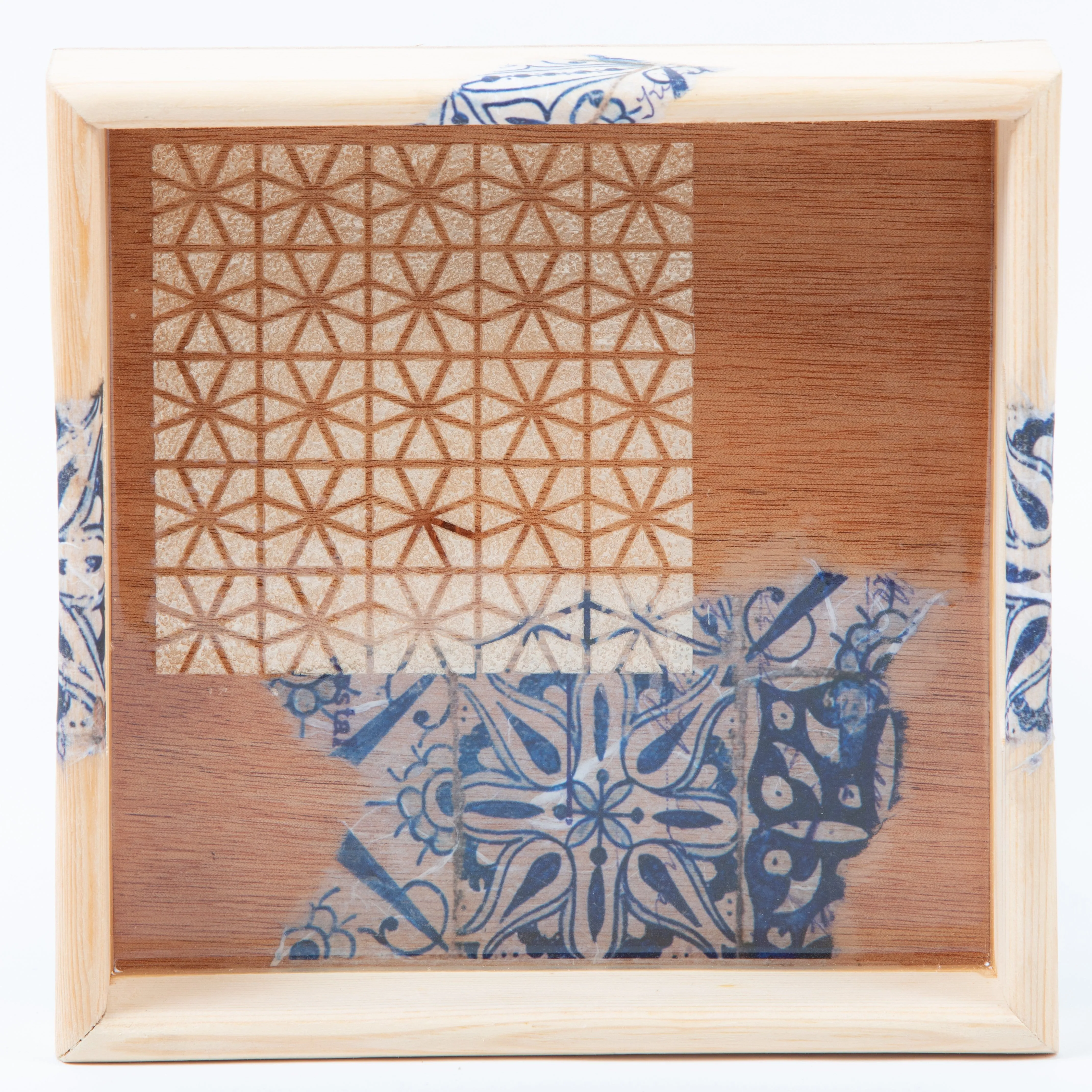 22 cm Wooden Tray with Printed Zelij Fragments