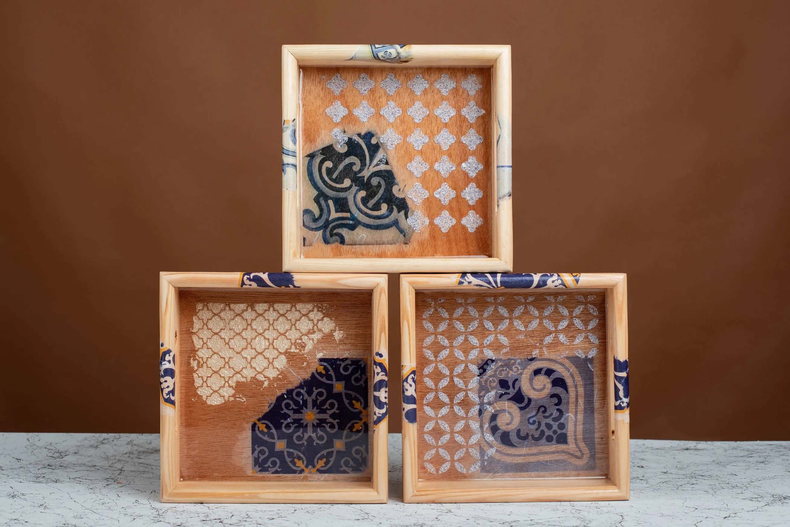 22 cm Wooden Tray with Printed Zelij Fragments