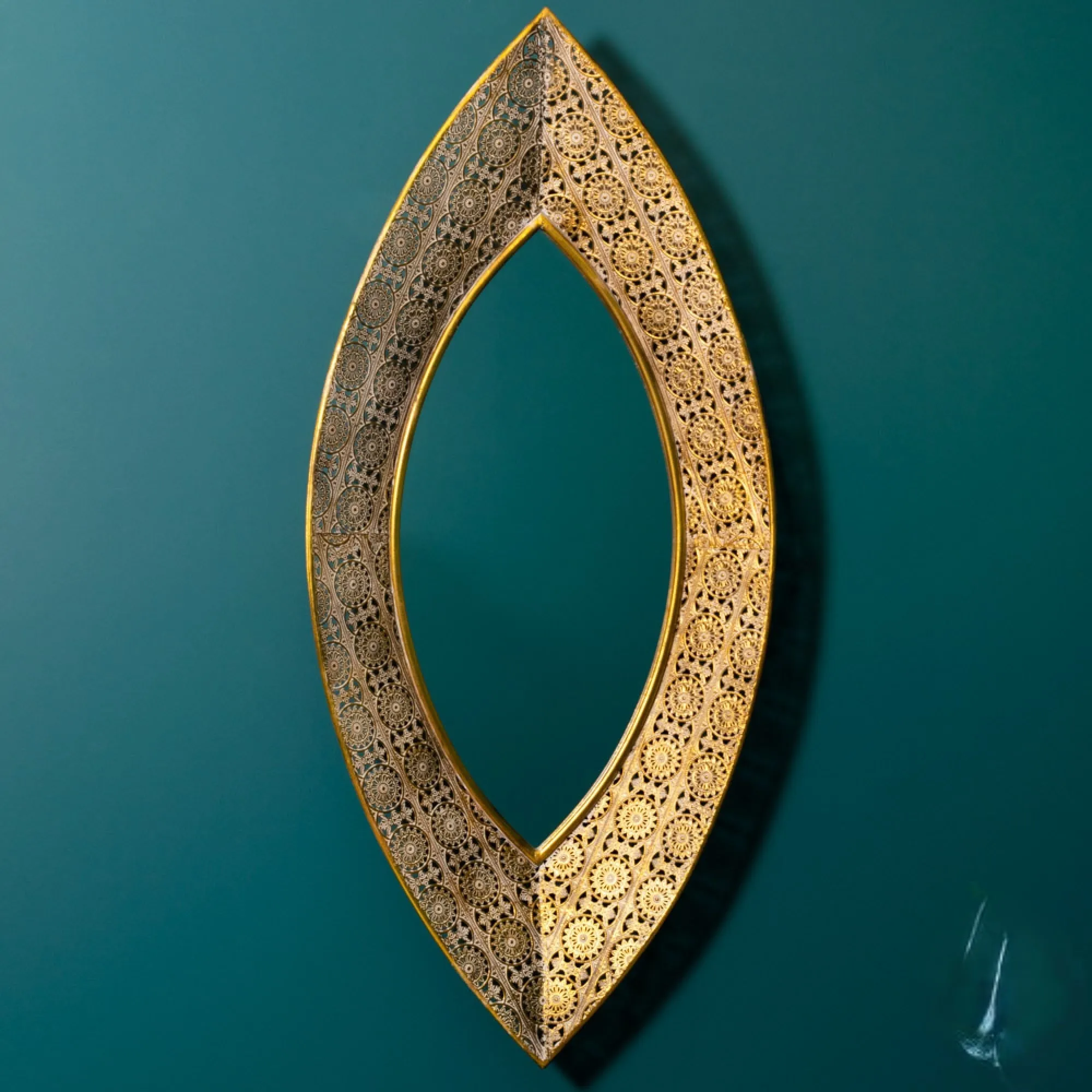 Amira Leaf Mirror Gold