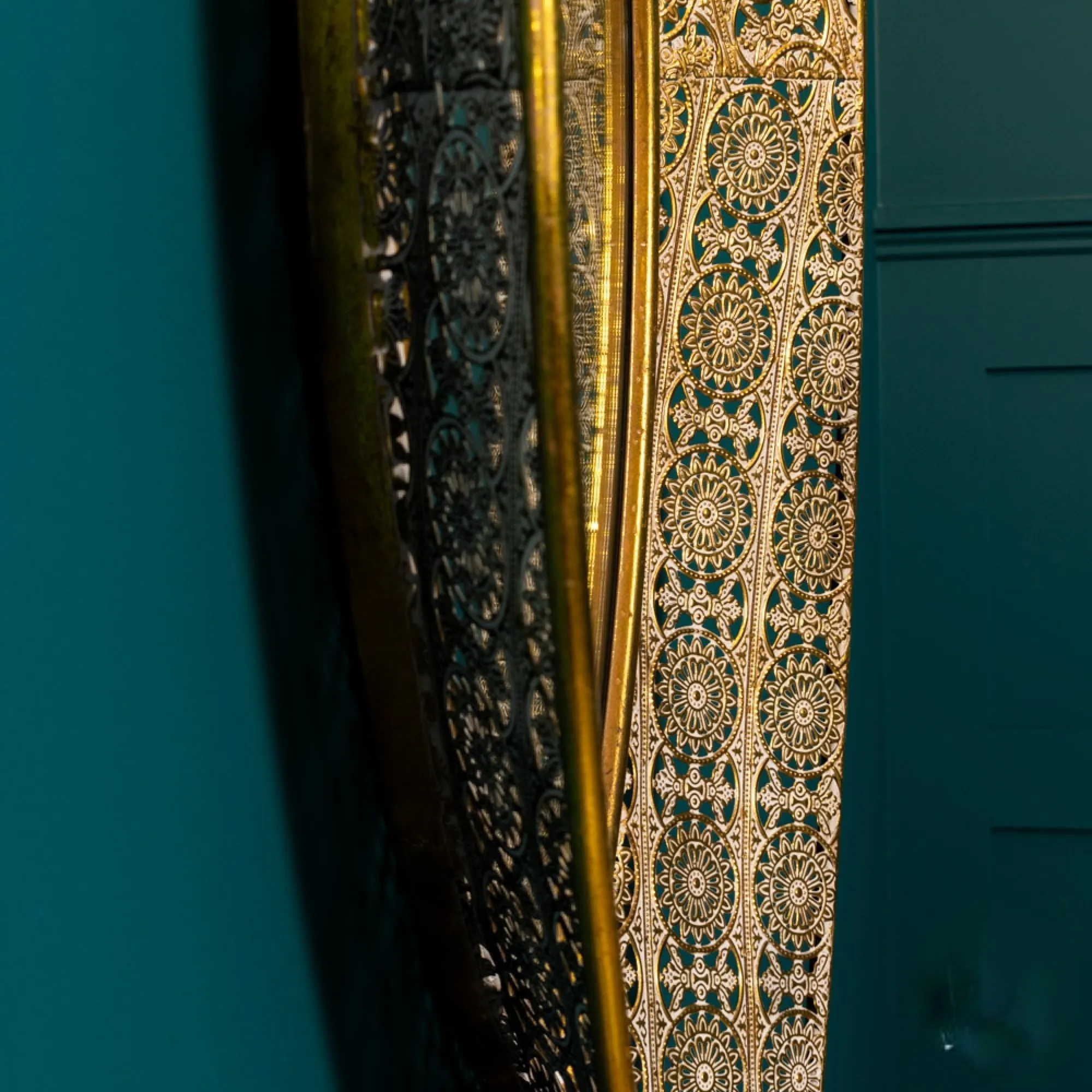 Amira Leaf Mirror Gold