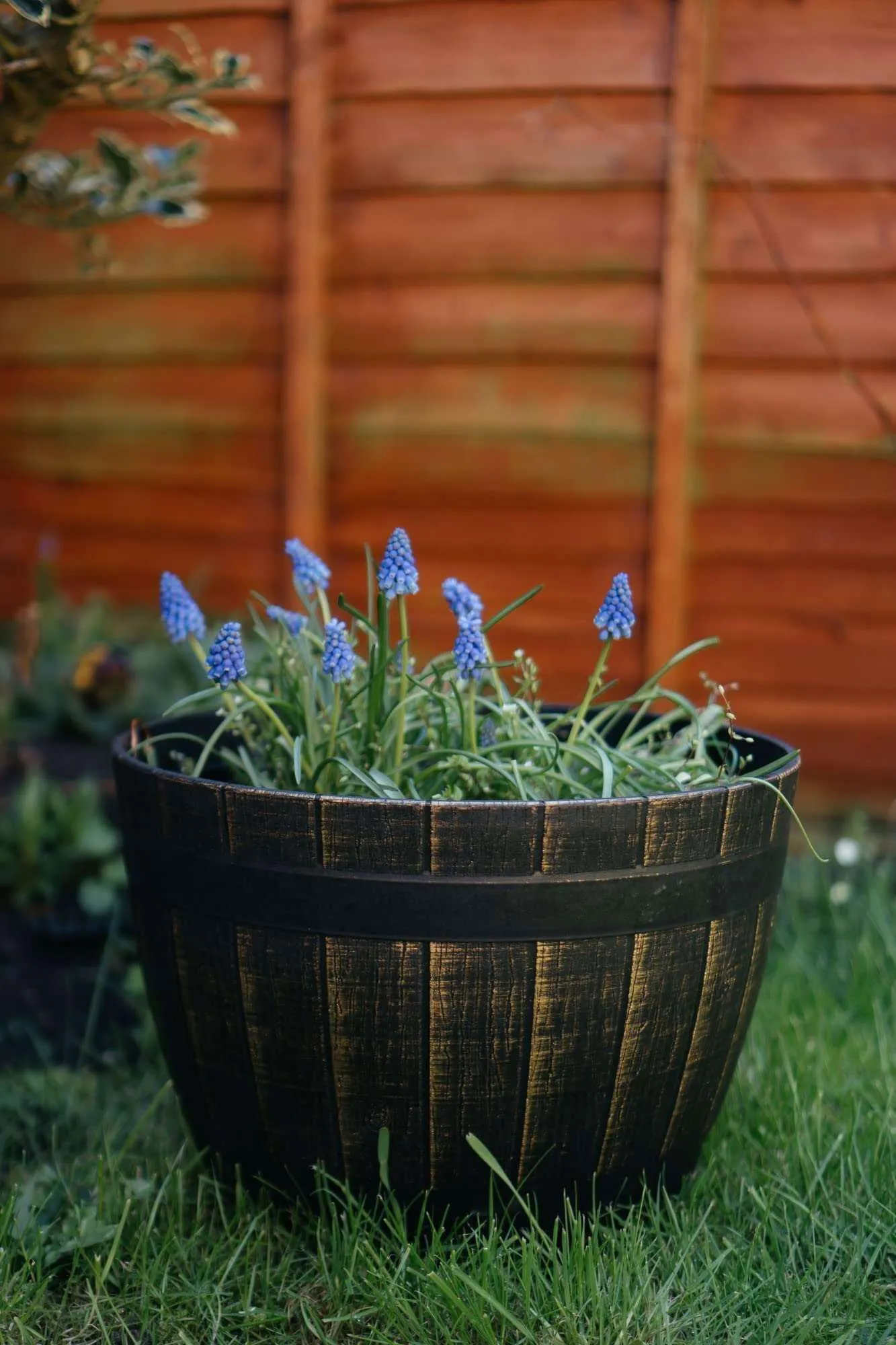 SG Traders Large Round Plastic Barrel Tub Planter